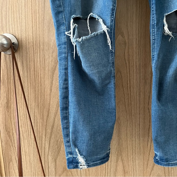 Old Navy Rockstar Super Skinny High Rise Distressed Mid Medium Wash Jeans - Picture 2 of 8